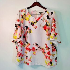 Vince Camuto Women's 2X Lined Geometric Button Neck Short Sleeve Pullover Blouse